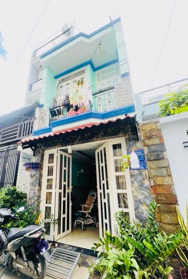 Nhà đẹp Quận 7 31m² giá 4.2 tỷ - Xe hơi đỗ cửa, gần Lotte Mart!