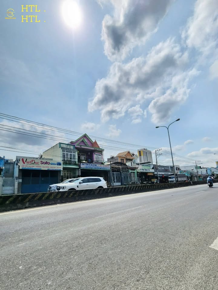 Nhà phố 1 trệt 1 lầu đường Quốc Lộ 1K, Dĩ An 270.9m² giá 16.2 tỷ - Kinh doanh sầm uất!