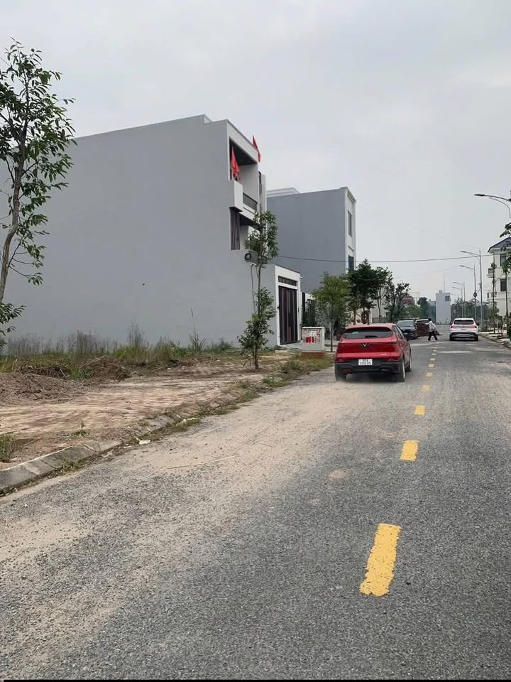 Đất vàng trục chính khu đấu giá trường Y, Lê Hồng Phong, Phủ Lý - Kinh doanh sầm uất chỉ 4 tỷ!