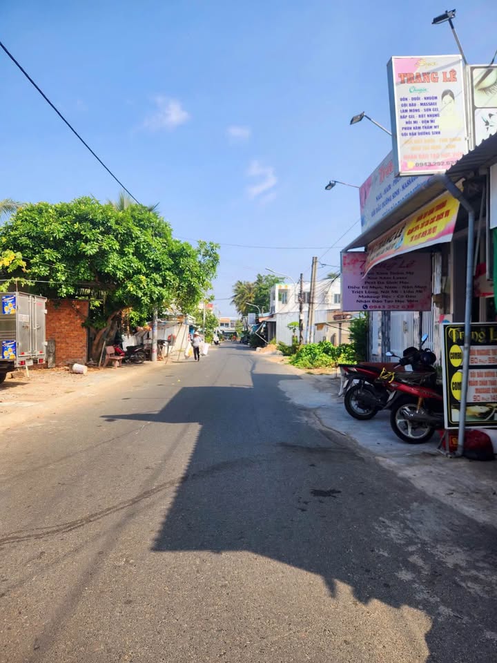 Nhà phố mặt tiền Đoàn Thị Điểm, Rạch Sỏi, 126m² giá 1 tỷ - Thích hợp kinh doanh