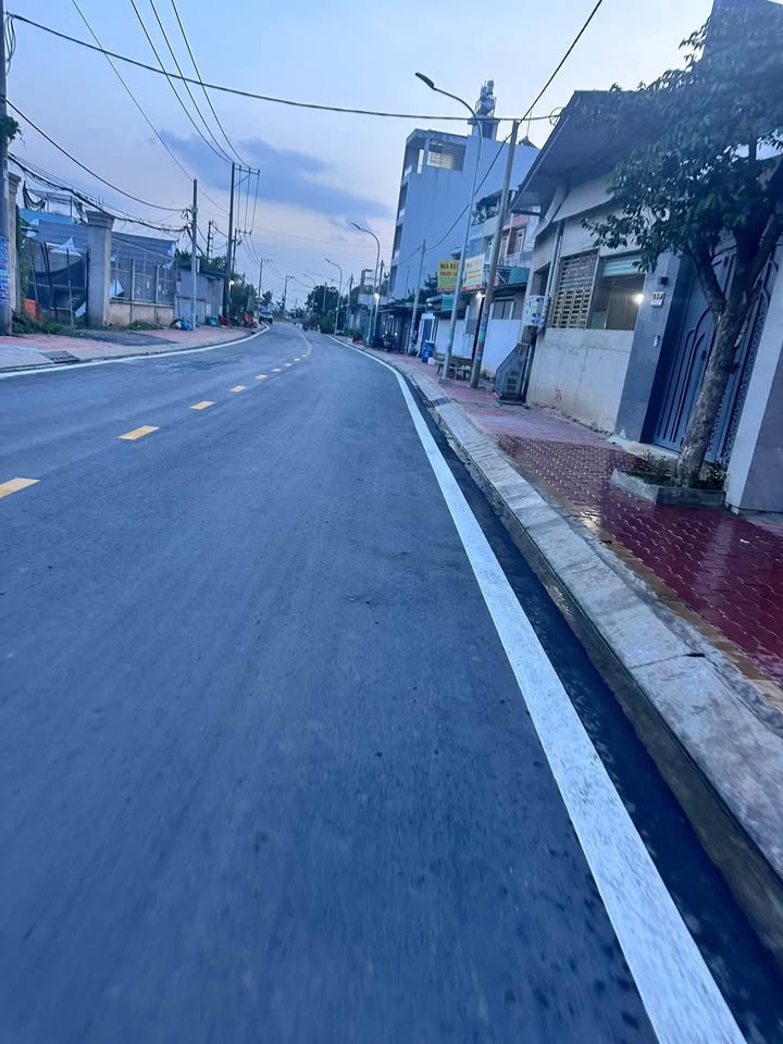 Đất Bà Điểm Hóc Môn 90m² giá 3.7 tỷ - Mặt tiền nhựa, xây dựng hoàn công!