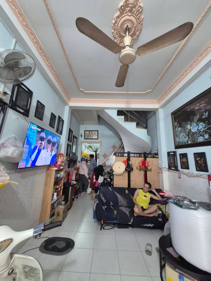 Nhà nguyên căn đường Âu Dương Lân, P3, Q8 - Cho thuê giá 8 triệu/tháng, tiện nghi đầy đủ!