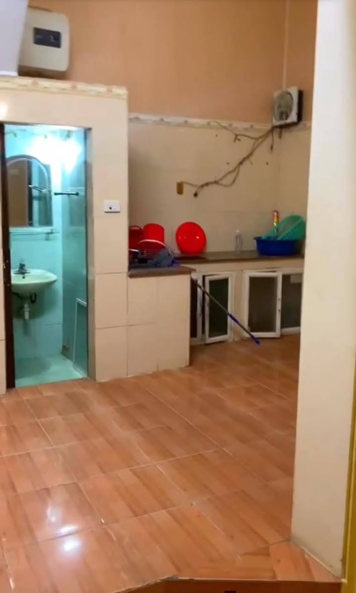 Nhà nguyên căn 40m² ngõ 298 Ngọc Lâm - Giá thuê chỉ 8,5 triệu/tháng!