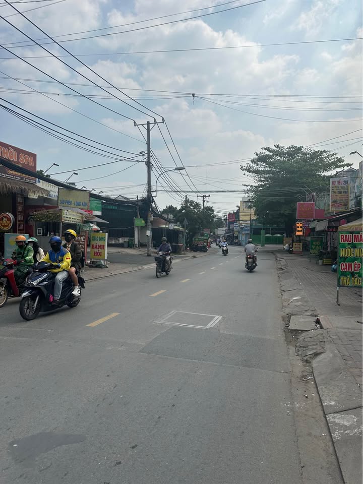 FrontHouse mặt tiền Đình Phong Phú, Thủ Đức 750m² - Kinh doanh đắc địa giá chỉ 50 tỷ!