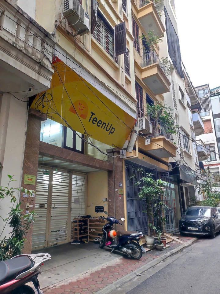 Nhà cho thuê mặt ngõ 121 Thái Hà, Đống Đa 70m² - Phù hợp làm văn phòng!