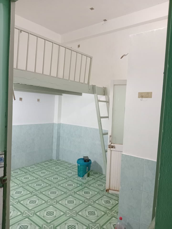 Phòng cho thuê có gác tại 213 Lê Đình Cẩn, Bình Tân - Giá chỉ 1.8 triệu/tháng!