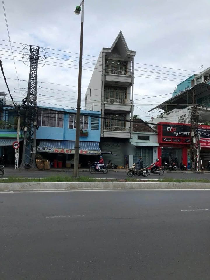 Nhà cho thuê nguyên mặt tiền 23/10 Nha Trang 200m² - Kinh doanh tự do!