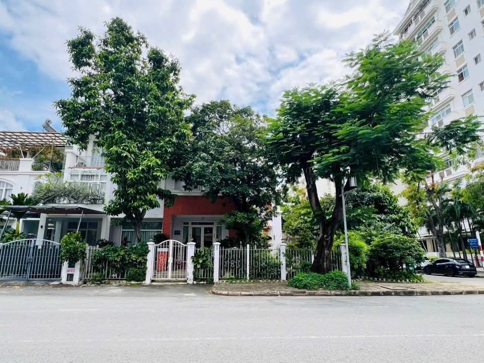 Biệt thự góc 2 mặt tiền Đường Số 17, Quận 7 - Diện tích 306m², Giá 115 tỷ - Thương lượng ngay!