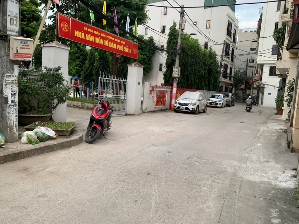 Nhà mặt ngõ kinh doanh tại Ngọc Thụy, Long Biên 52m² giá 1x tỷ - Sổ đẹp, thang máy nhập khẩu!