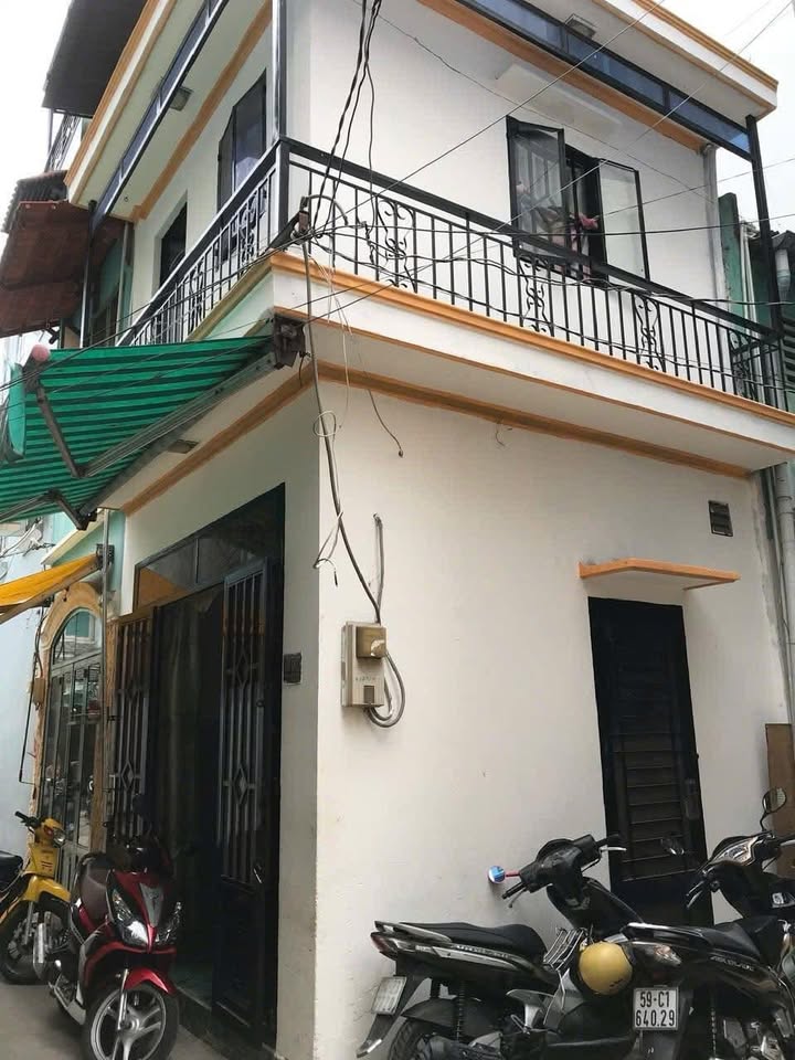 Nhà góc Đoàn Văn Bơ, Quận 4 - 12m² giá 1.75 tỷ - Cơ hội đầu tư hấp dẫn!