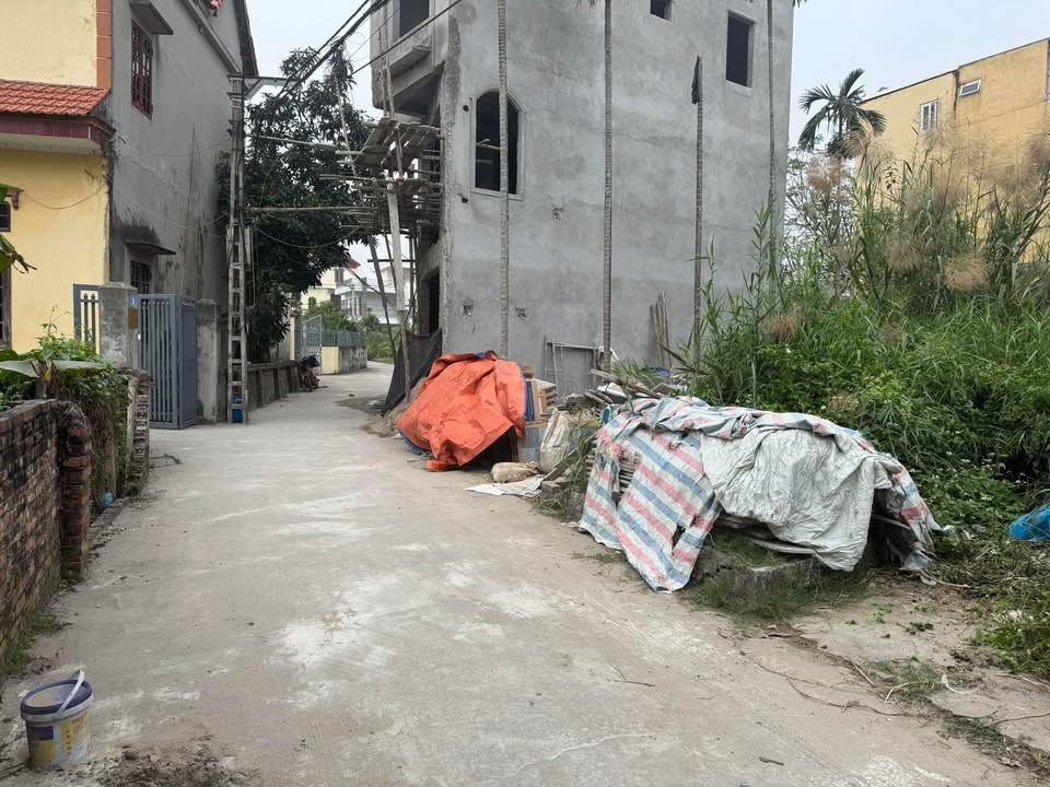 Đất Bát Khối Long Biên 42.1m² giá 4x tỷ - Sổ đỏ chính chủ, không quy hoạch!