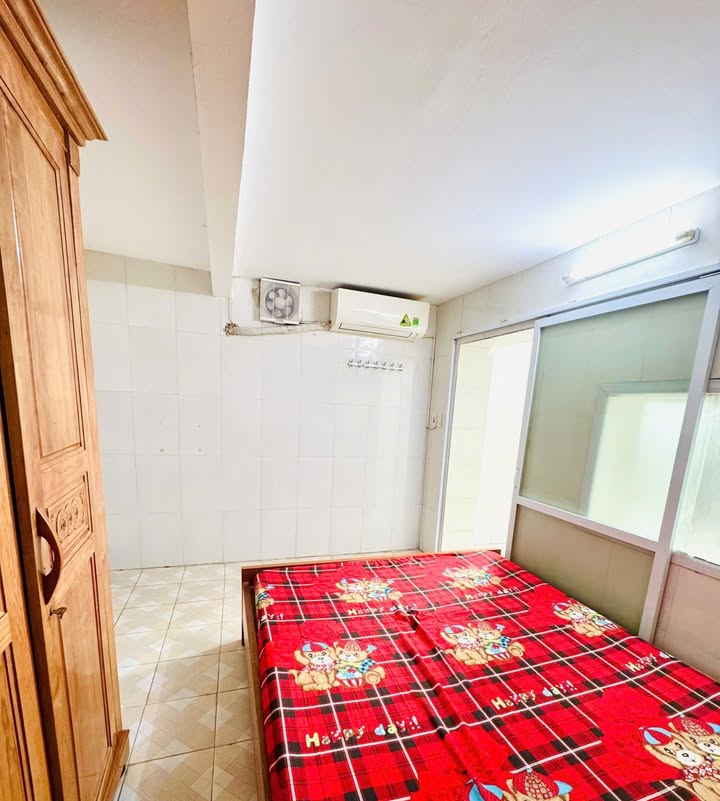 Nhà cho thuê ngõ 93 Hoàng Quốc Việt, 30m² - Không gian yên tĩnh, tiện nghi đầy đủ!