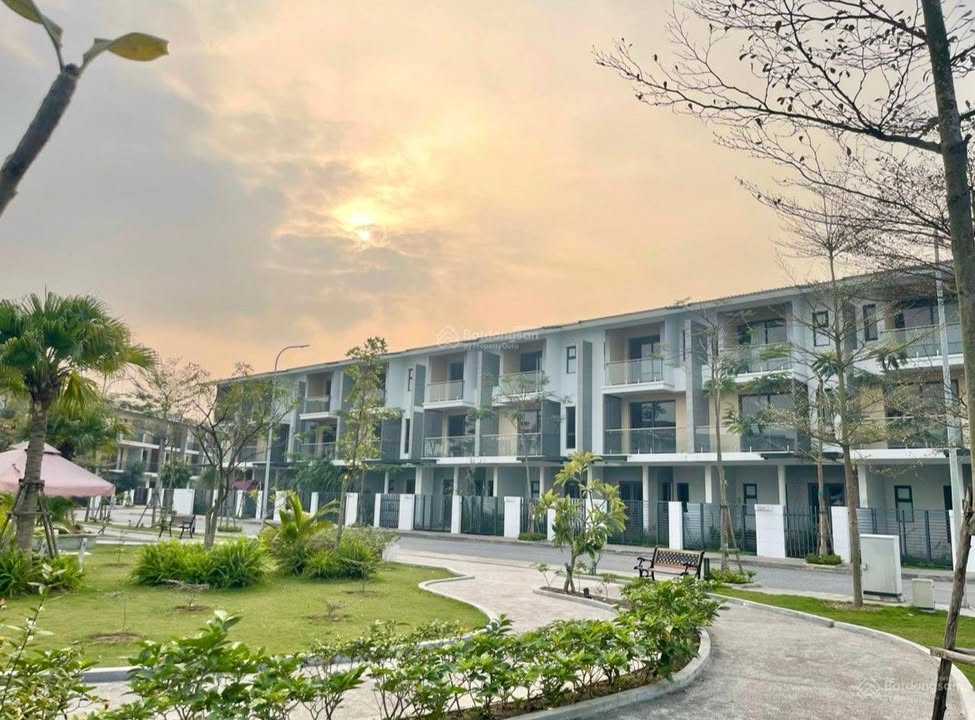 Nhà 3 tầng KĐT Belhomes VSIP Bắc Ninh 225m² giá 6 tỷ - Ô tô tránh, giao thông thuận tiện!