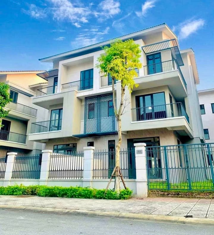 Bán nhà Townhouse Belhomes VSIP Phù Chẩn 270m² giá 12 tỷ - Ô tô tránh, sổ đỏ chính chủ!