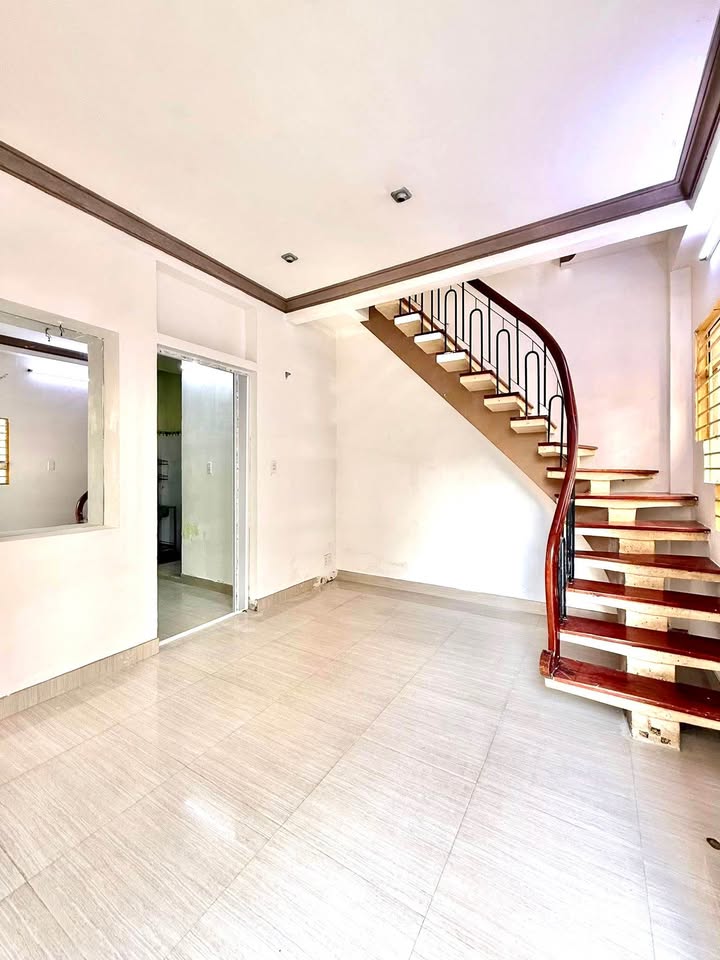 Nhà góc Phan Đình Phùng, Phú Nhuận 42m² giá 6.45 tỷ - Thích hợp để ở và đầu tư!