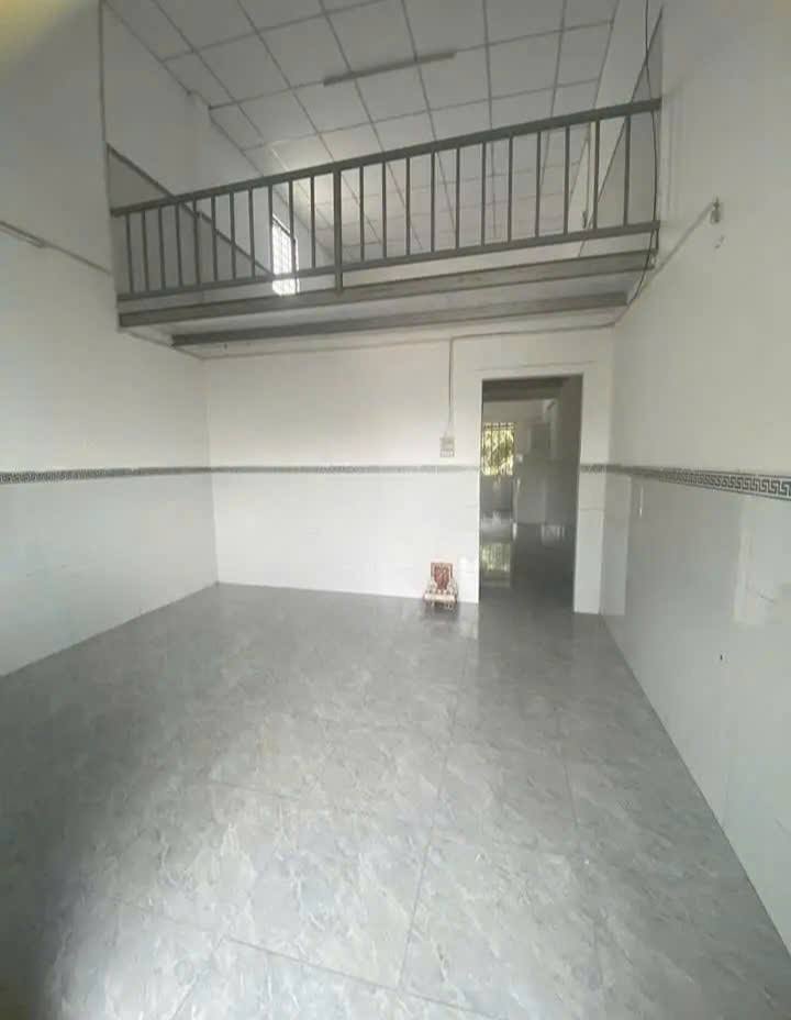 Nhà cho thuê mặt tiền đường Lê Hoàng Chu, Sóc Trăng 2,5 triệu - Phù hợp cho gia đình nhỏ!