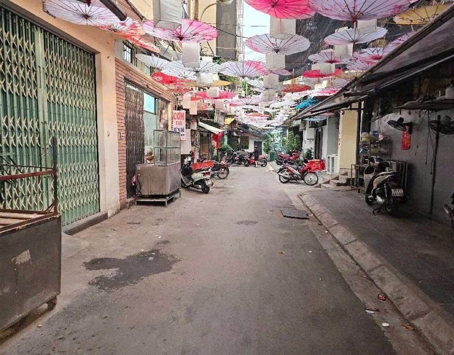 Nhà phân lô Mai Dịch 37m² giá 8.9 tỷ - Full nội thất, sẵn giao dịch!