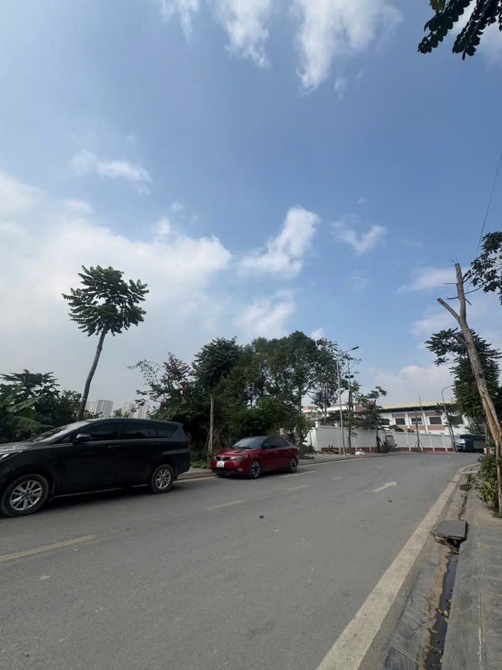 Đất vàng Thạch Bàn Long Biên 50m² giá 13.5 tỷ - Cơ hội kinh doanh hiếm có!