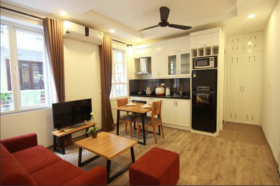 Căn hộ 1 phòng ngủ tại Tô Ngọc Vân, Tây Hồ 53m² giá 10 triệu - Đầy đủ tiện nghi, ánh sáng tự nhiên