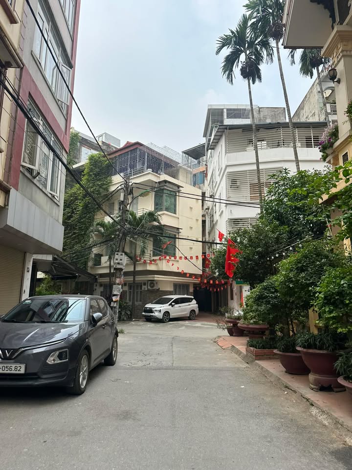 Nhà riêng Cầu Giấy 54m² giá 16.5 tỷ - Dân trí cao, ô tô tránh trước cửa!