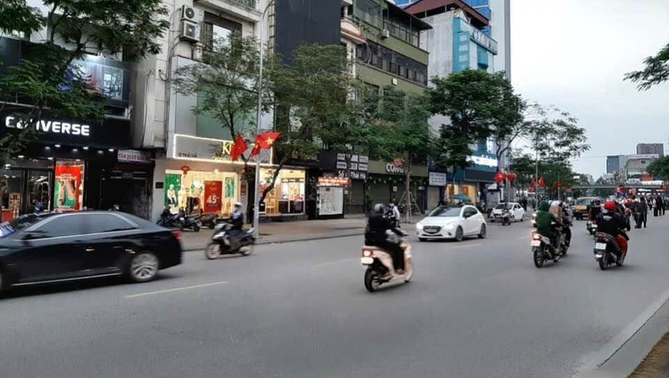 Nhà mặt phố Thái Hà Đống Đa 170m² giá 320 triệu - Phù hợp làm showroom, văn phòng!