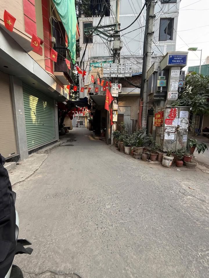 Căn hộ Tập thể Tân Mai Hoàng Mai 15m² giá 1.1 tỷ - Sẵn sàng ở ngay!