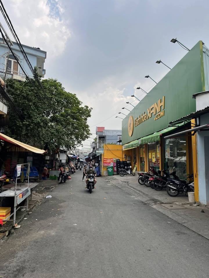 Nhà 2 Tầng Hẻm Xe Hơi Chợ Linh Xuân 49m² giá 3.65 tỷ - Đầu tư sinh lời ngay!