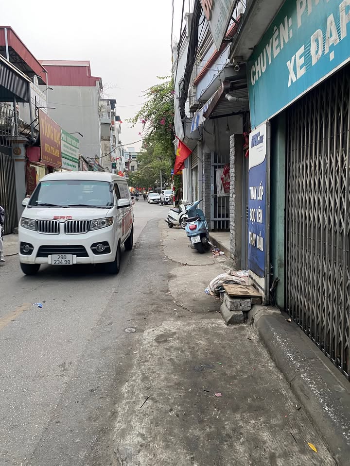 Bán nhà mặt phố Bồ Đề, Long Biên 117m² giá 28.5 tỷ - Lô góc 2 mặt thoáng, kinh doanh tốt!