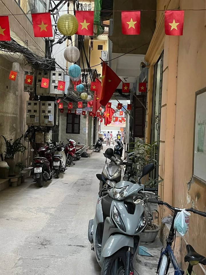 Nhà 3 Tầng Nguyễn Khánh Toàn 90m² giá 7 tỷ - Trung tâm tiện ích đầy đủ!