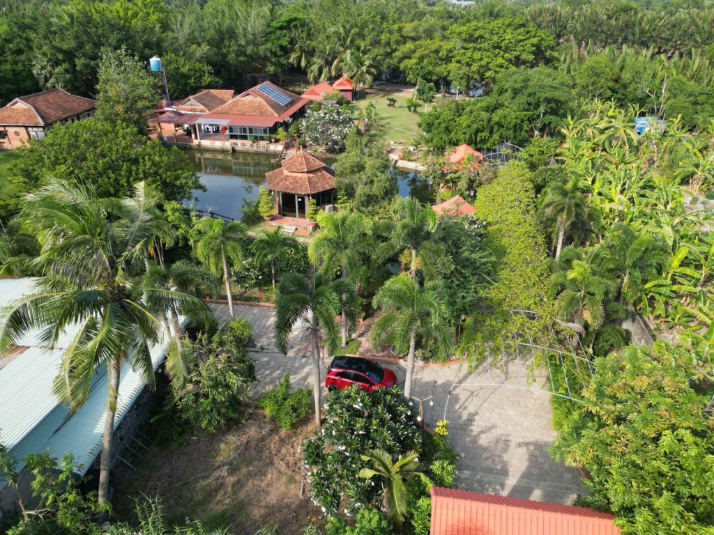 Bán nhà vườn 1 hecta mặt tiền sông & đường lớn - Xã Hưng Long, TP.HCM - Không gian sống xanh giữa lòng Sài Gòn!