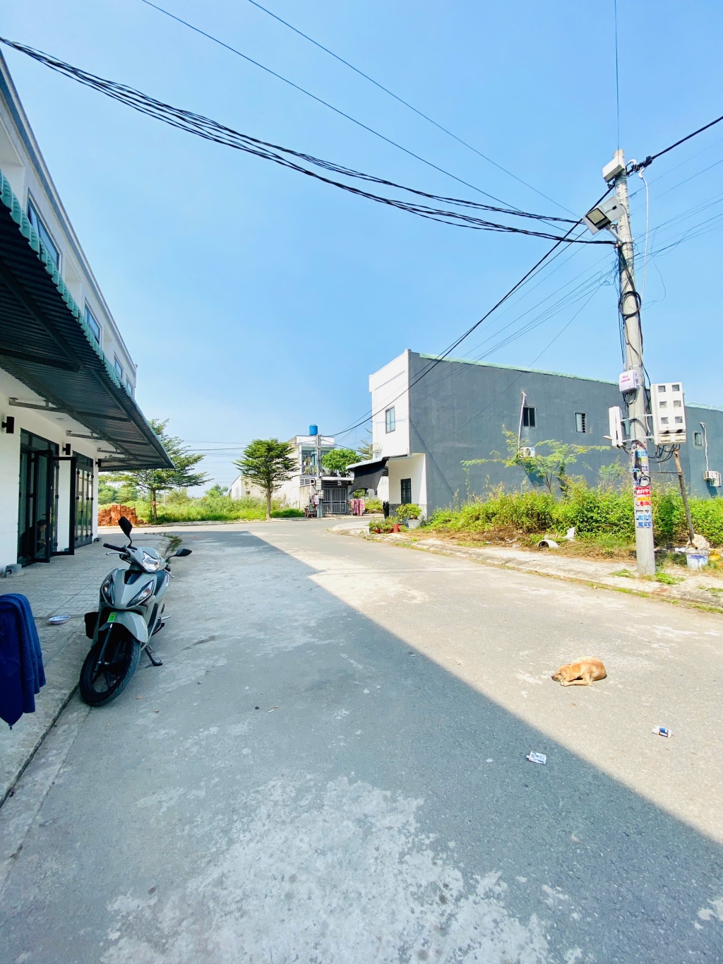 Nhà phố kinh doanh tại xã Mỹ Hạnh Nam, 28m² giá 590 triệu - Mặt tiền thuận lợi!