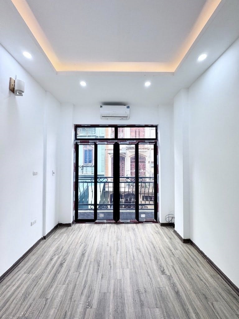 Nhà góc ngõ nông Mai Động 43m² giá 8.1 tỷ - Ô tô đỗ cổng, gần Hồ Đền Lừ!