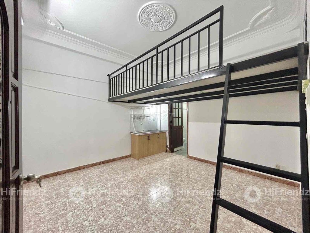Phòng Gác Rộng Rãi Thang Máy Tại Lê Văn Sỹ 35m² Giá 4.5 triệu - Sẵn Sàng Vào Ở!