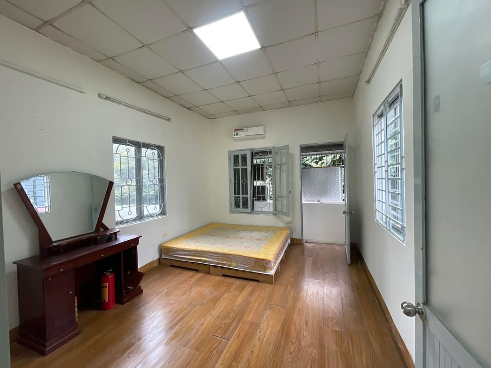 Căn hộ cho thuê tại Linh Lang, Ba Đình 2PN giá 8.5 triệu - Căn góc thoáng mát