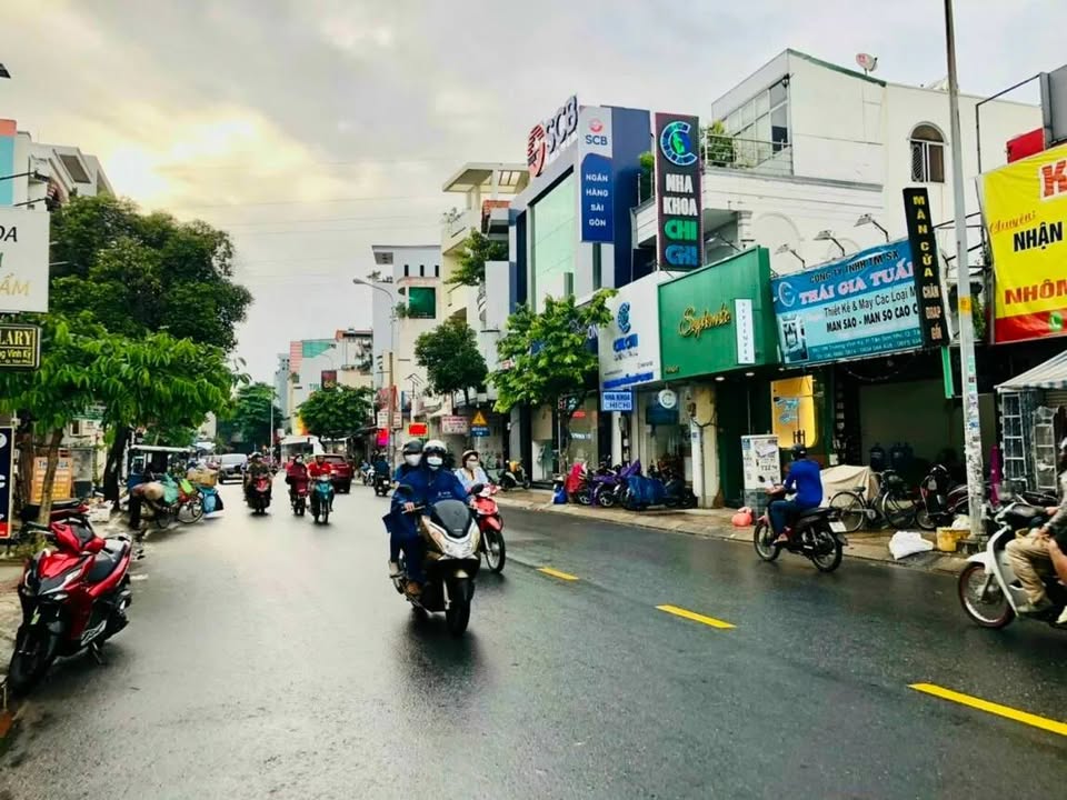 Mặt bằng cho thuê mặt tiền Quốc Hương, Thảo Điền, Quận 2 - Kinh doanh tự do, vị trí đắc địa!