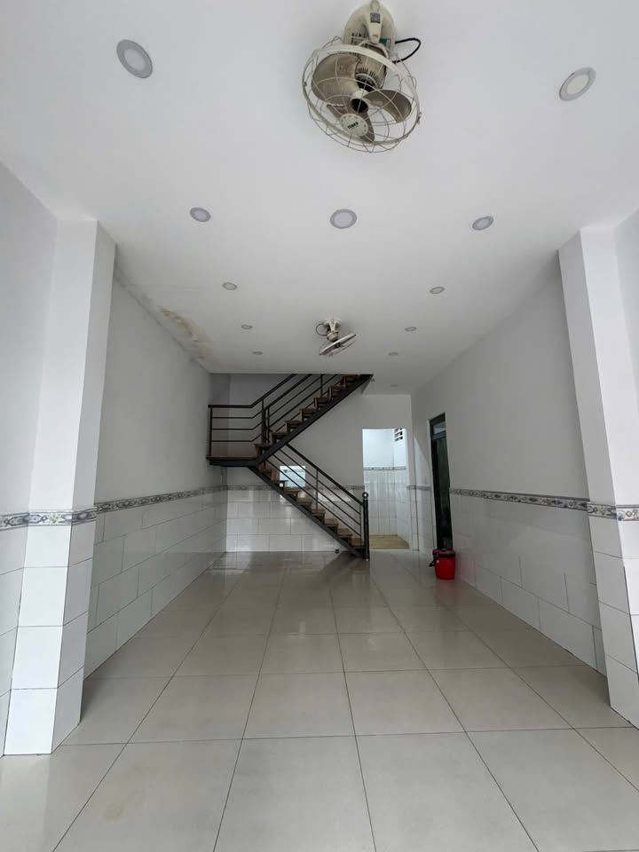Nhà mặt tiền đường Nguyễn Hiền, Dĩ An 120m² giá 6.3 tỷ - Kinh doanh ngay, dòng tiền ổn định!