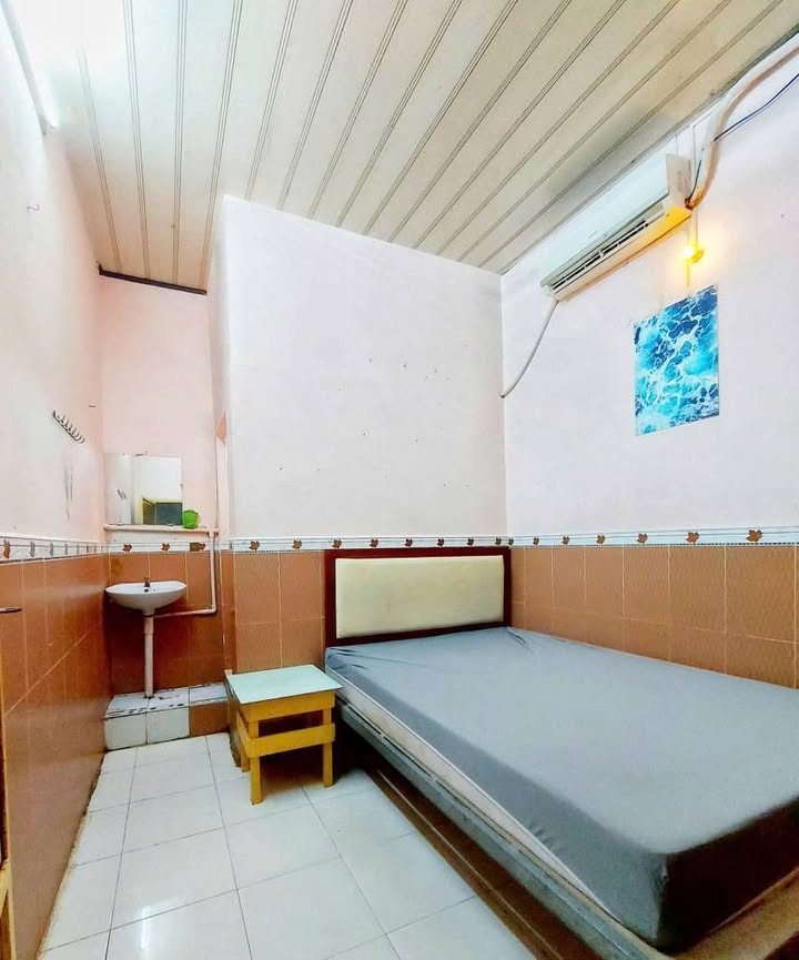 Phòng trọ 15m² đường Nguyễn Văn Cừ, giá 1.6 triệu - Nội thất đầy đủ, máy lạnh mát mẻ!