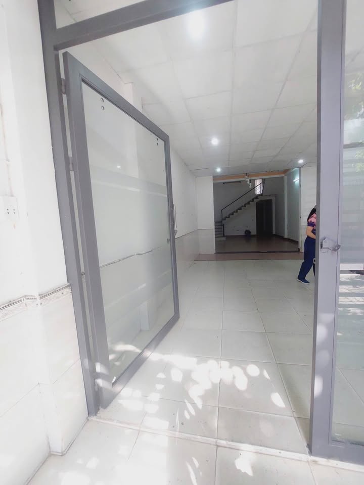 Nhà mặt tiền Hòa Cường Nam Đà Nẵng 90m² giá 10 triệu - Phù hợp kinh doanh ăn uống!