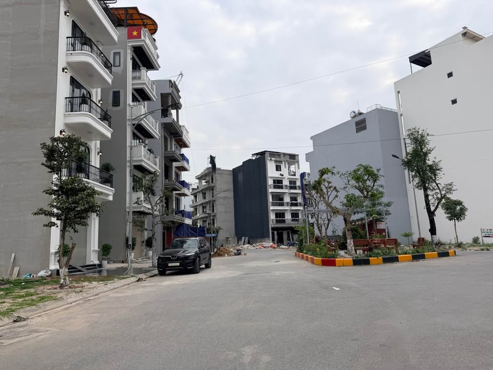 Đất nền lô góc TĐC A51 Hồ Sen 65m² giá 7.5 tỷ - Cơ hội vàng cho nhà đầu tư!