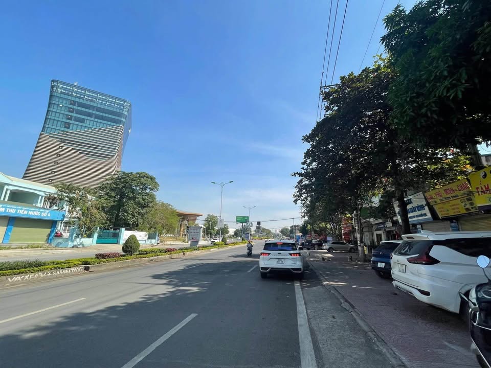 Nhà phố mặt tiền Mê Linh 200m² giá 20 tỷ - Đầu tư kinh doanh siêu lợi nhuận!