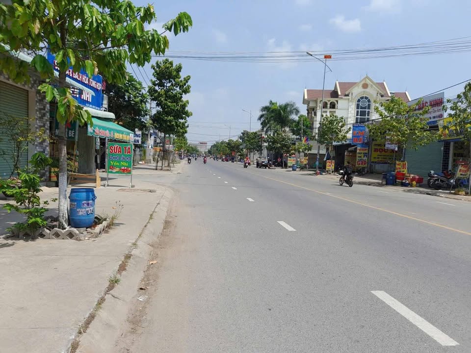 Đất mặt tiền Nguyễn Thị Minh Khai Dĩ An 280m² giá 15.4 tỷ - Cơ hội đầu tư sinh lời!