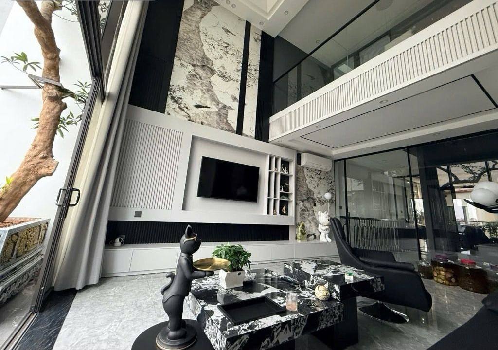 Nhà riêng Cổ Linh Thạch Bàn 71m² giá thỏa thuận - Thiết kế 8 tầng thang máy, nội thất cao cấp!