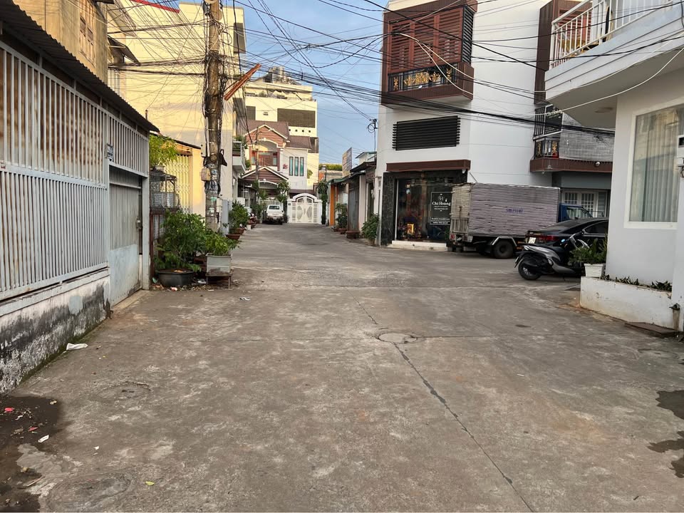 Bán nhà cấp 4 hẻm 303 Phan Bội Châu, Tân Tiến, 95m² giá 3.65 tỷ - Hẻm thông ô tô, tiện ích đầy đủ!