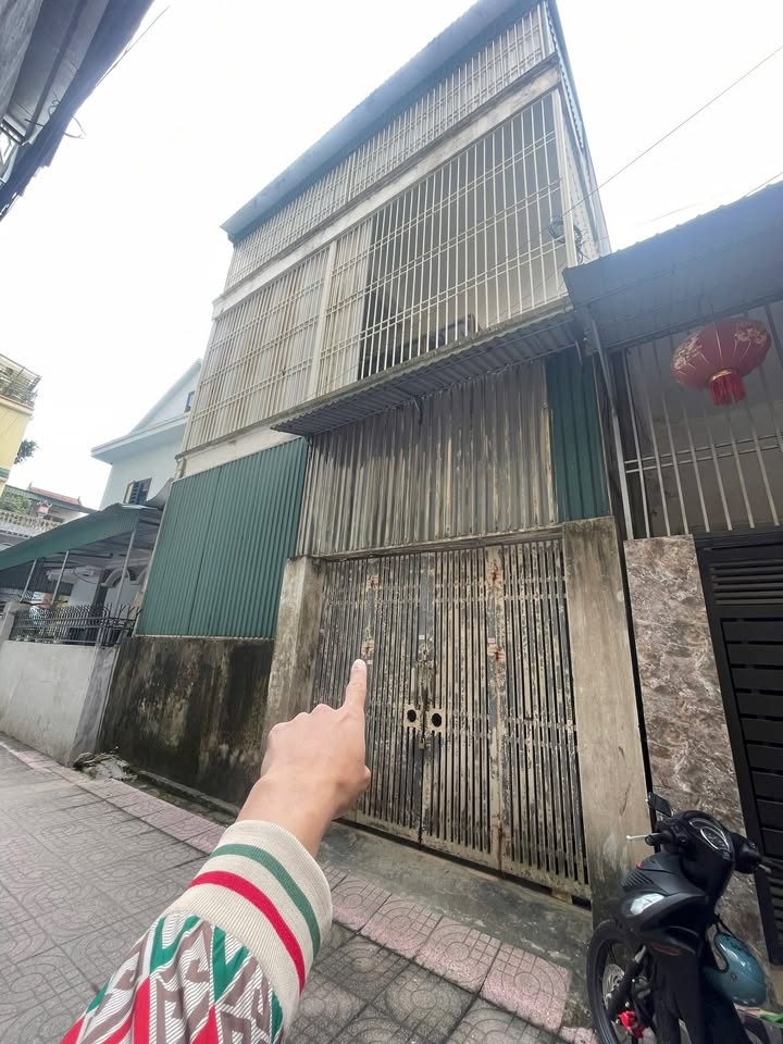 Bán nhà 2 tầng đường Trần Phú, TP Vinh 104m² - Vị trí đắc địa, tiện ích đầy đủ