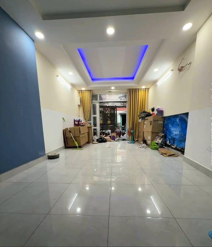 Nhà phố Phú Nhuận 74m² giá 7.4 tỷ - Không quy hoạch, hoàn công đầy đủ!