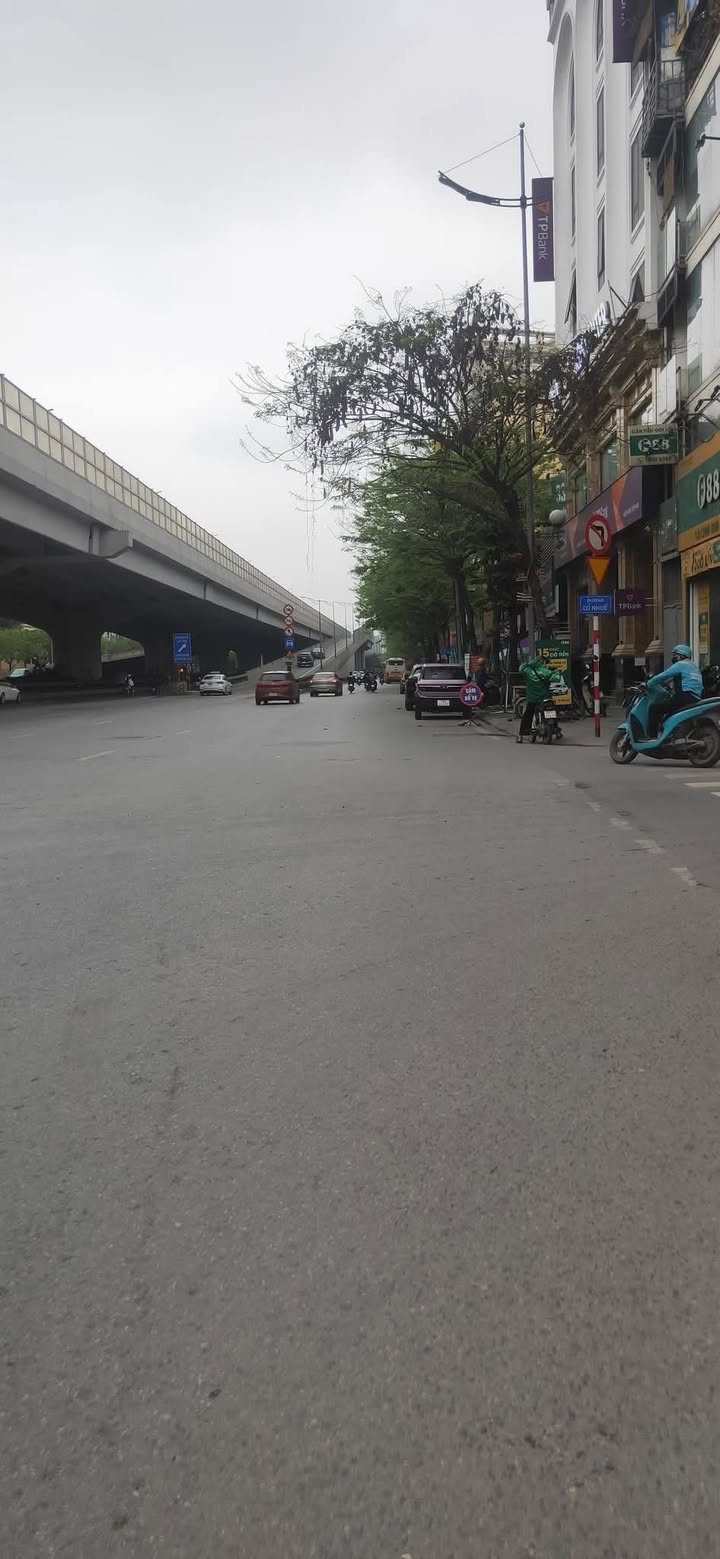 Nhà 3 tầng Phạm Văn Đồng 63m² giá 12.2 tỷ - Sổ đỏ vuông vắn, ô tô vào tận nhà!