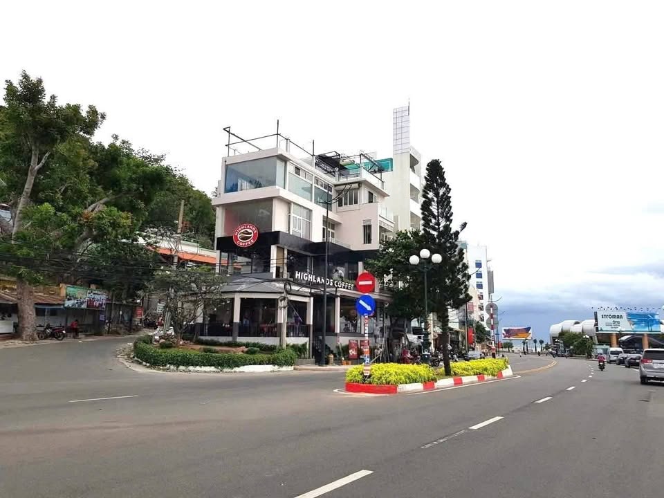 Nhà mặt tiền biển Hạ Long Vũng Tàu 150m² giá 76 tỷ - View biển tuyệt đẹp!