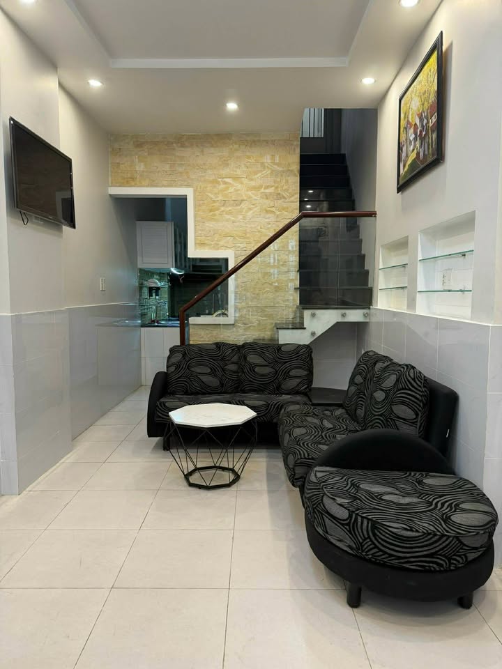 Nhà cho thuê hẻm 1 Cao Đạt Q5 30m² giá 9 triệu - Đầy đủ nội thất, sẵn sàng ở ngay!