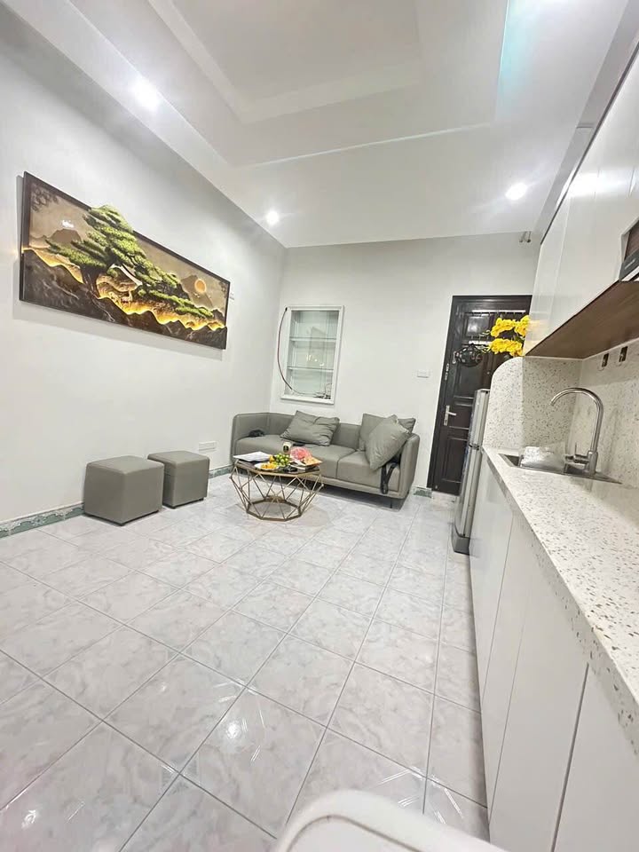 Căn hộ tập thể phố Quỳnh Mai 20m² giá chỉ 2 tỷ - Sẵn sàng vào ở ngay!