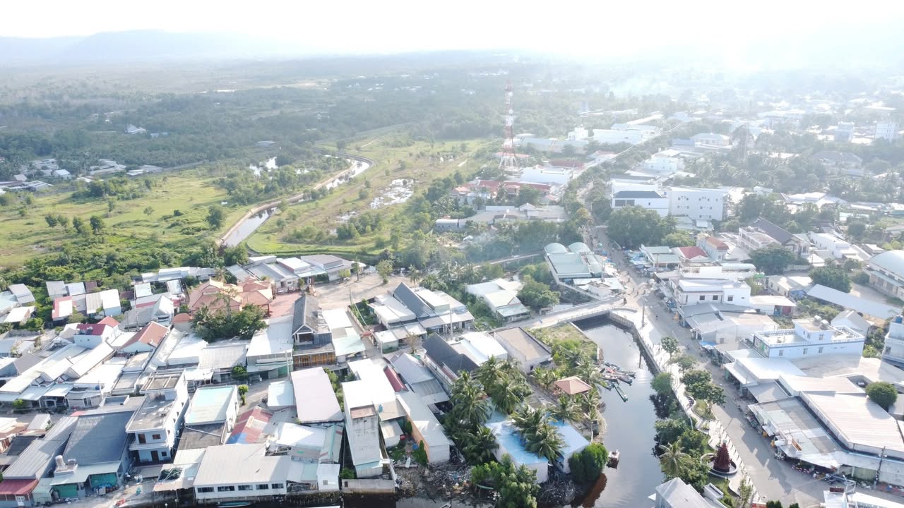 Căn nhà giáp biển Hàm Ninh 300m² giá 4 tỷ - Đầu tư sinh lời ổn định!